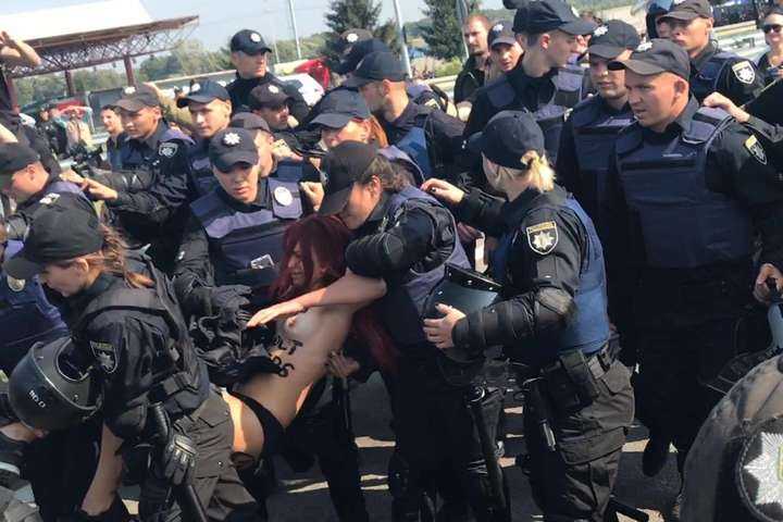 FEMEN - Выступили в поддержку Сакаашвили