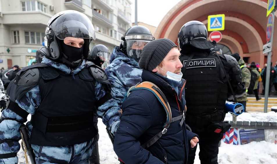 В Москве по требованию полиции закрыли станции метро 