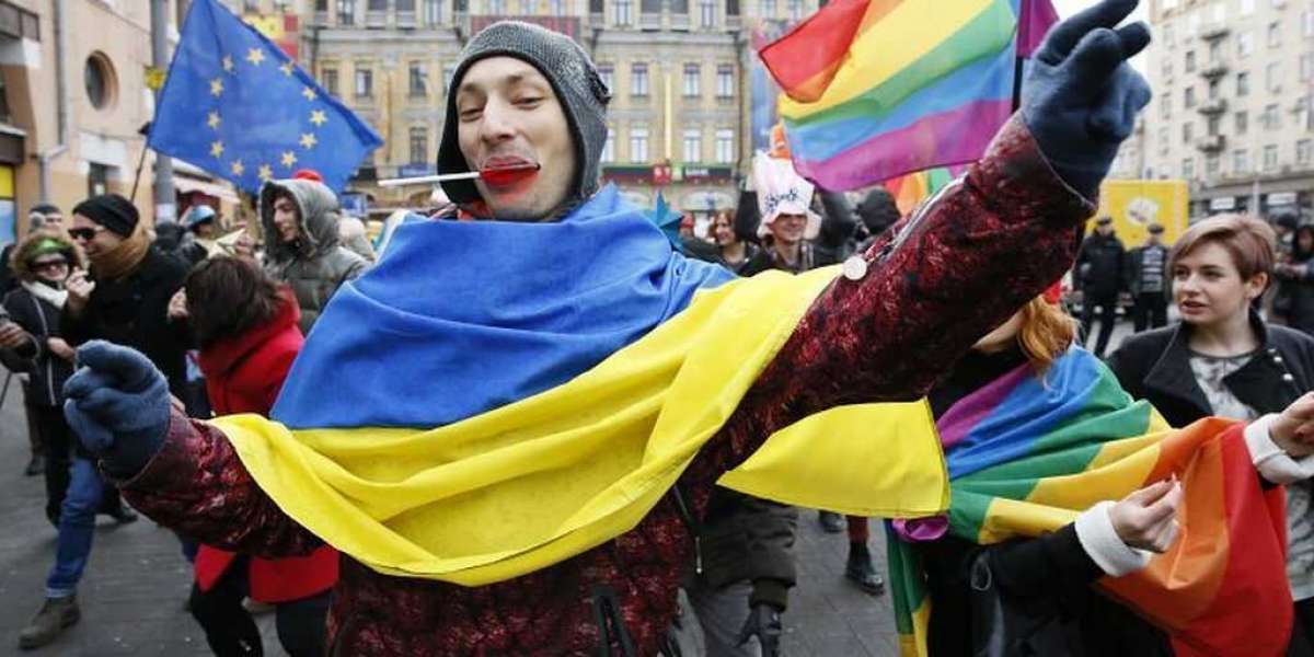 На Украине обвинили Россию в распространении информации о создании ЛГБТ-подразделений
