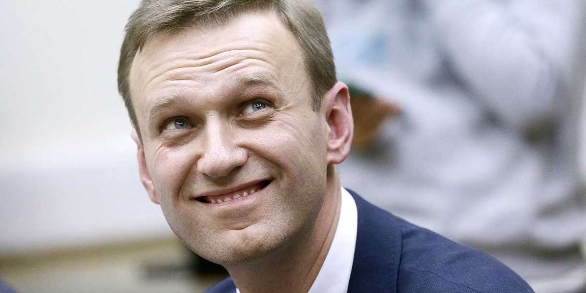 Навальный задает вредные тренды: Певчих и Альбац ответят в суде за оскорбления