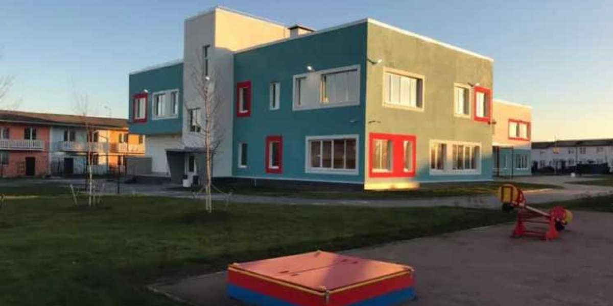 В Петербурге увеличат вместимость школ и детсадов