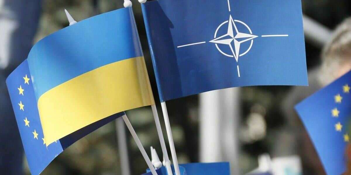 Украина рвется в НАТО ради милитаризации региона западной армией