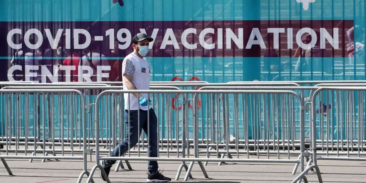 Шатры для вакцинации в Петербурге появятся у двух 