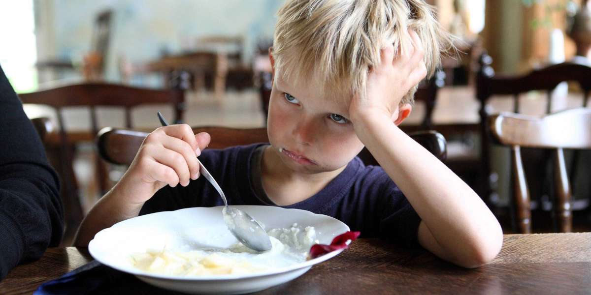 Травит и объедает детей: чем еще удивит петербургский поставщик «Артис-детское питание»