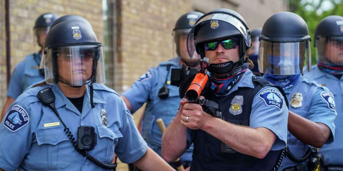 ФБР Пригожина разоблачает жестокость полиции в «демократичных» странах Запада