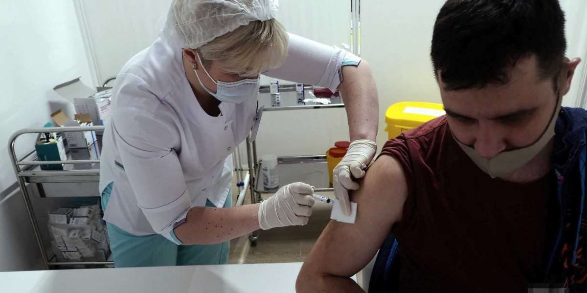 В Петербурге трудовых мигрантов будут вакцинировать выездные бригады