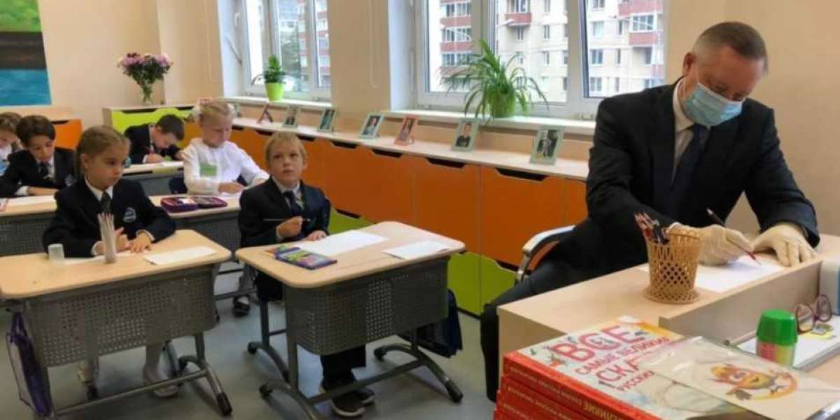Губернатор Петербурга осмотрел 433 гимназию в Сестрорецке