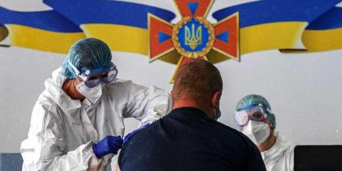 Польша отправит на Украину просроченную вакцину от ковида
