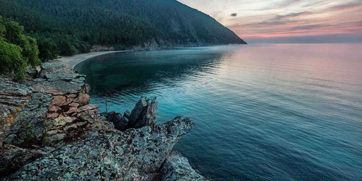 Байкал стал вторым по популярности озером среди россиян для отдыха осенью