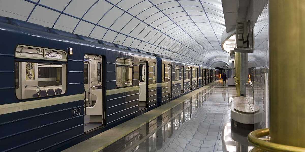 В метро Петербурга раскрыли «тайну» гудков машиниста в тоннелях и перед станциями