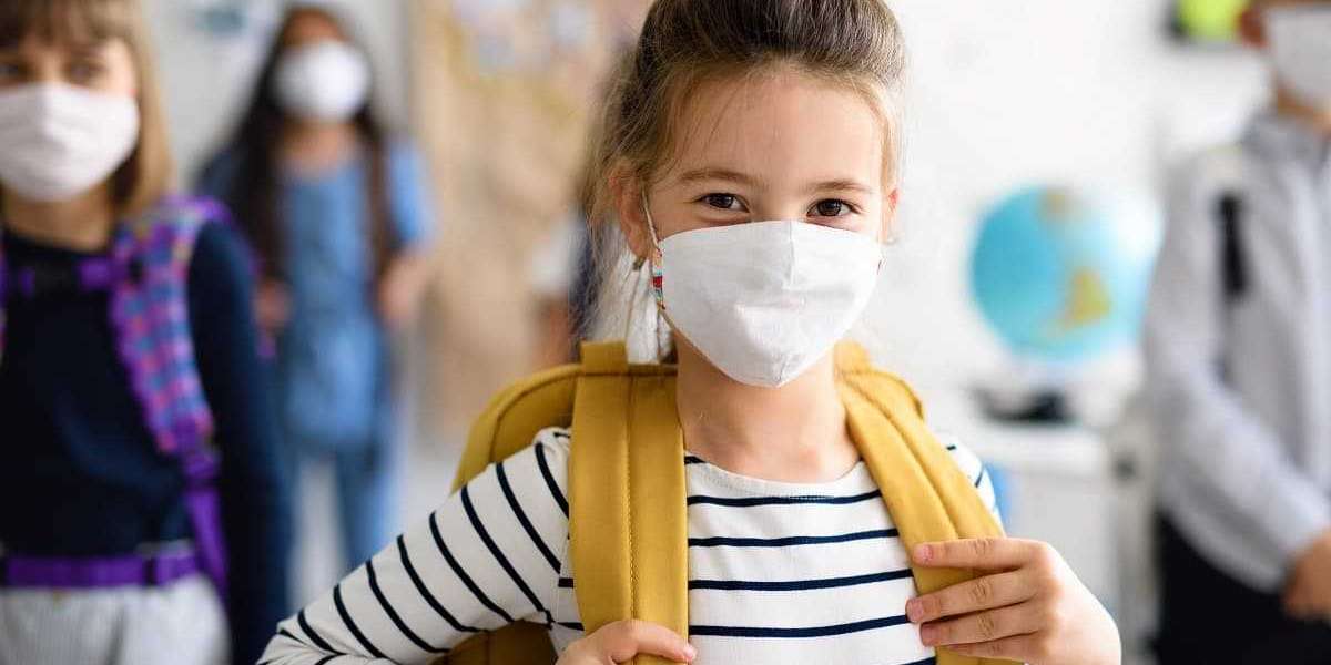 После открытия школ в Петербурге госпитализируют по 10 детей с коронавирусом в сутки