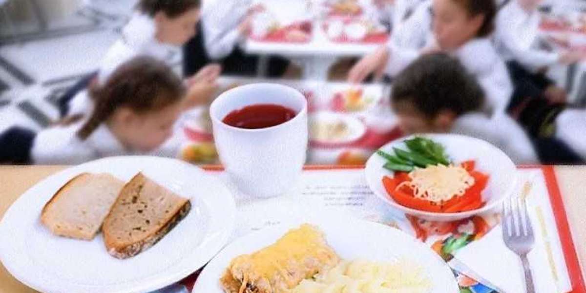 Почему школьники Петербурга со страхом ждут обеда