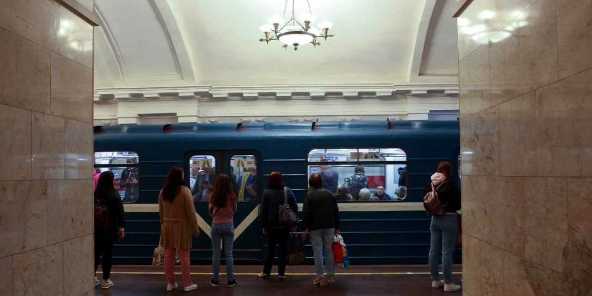 В метро Петербурга снизился пассажиропоток