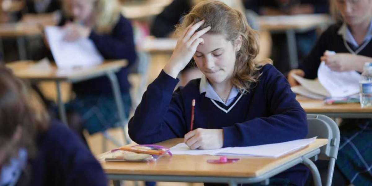 В Британии хотят избавить учеников от «сложных» заданий на экзаменах
