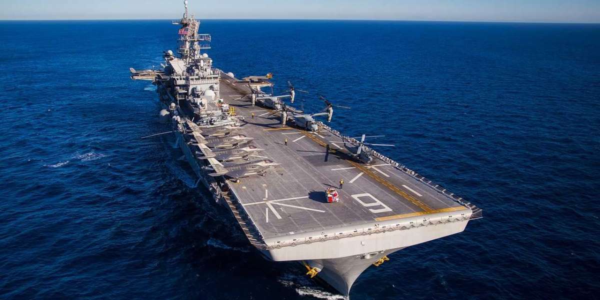 Американский эксперт признал бесполезность авианосцев США против России и Китая 