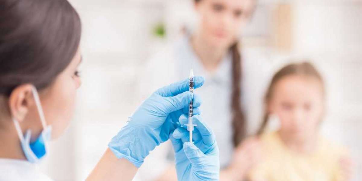 Мурашко заявил о скором окончании экспертизы вакцины от COVID-19 для детей
