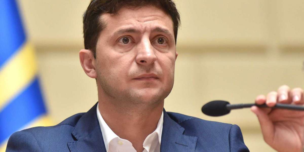 Депутат Рады публично оскорбил Зеленского и показал неприличный жест