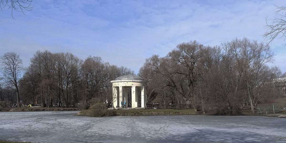 Плесень и грибок за 71 миллион рублей – как распилили бюджет реставрации парка «Екатерингоф» 