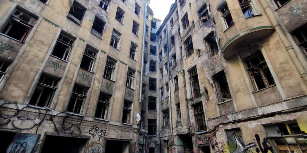 Равнодушие чиновников Смольного уничтожает дом Басевича