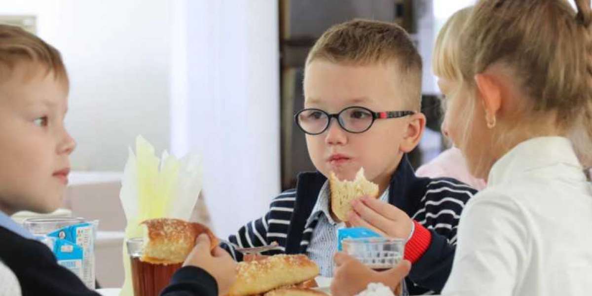Петербургские родители составили петицию в Смольный о проблемах школьного питания