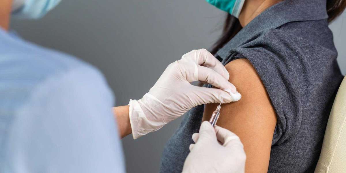 Центр Гамалеи запросил разрешение на клинические испытания детской вакцины от коронавируса