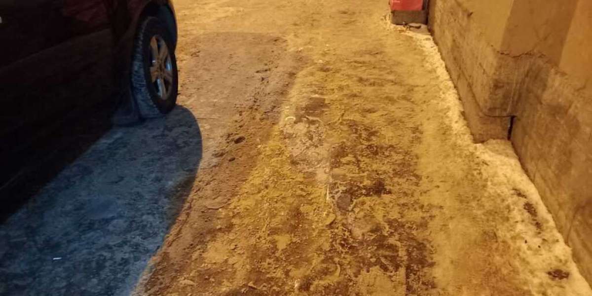 Петербуржцам придётся выбирать: утопать в снегу или биться на ледяных тротуарах