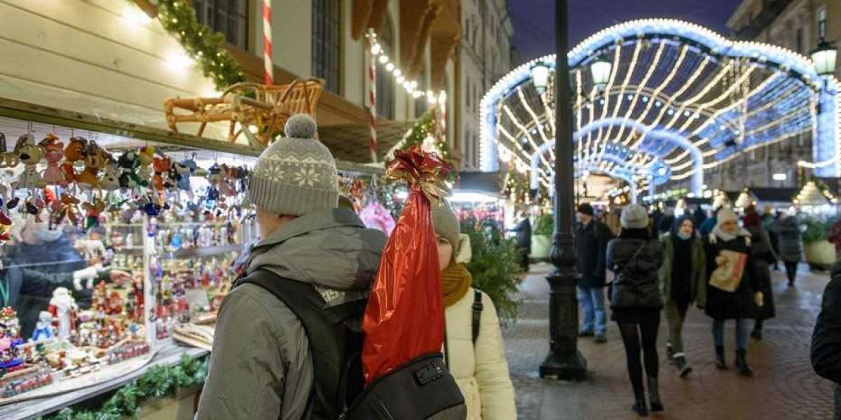 Сборщикам новогодних подарков из Петербурга предлагают до 149 тыс. рублей