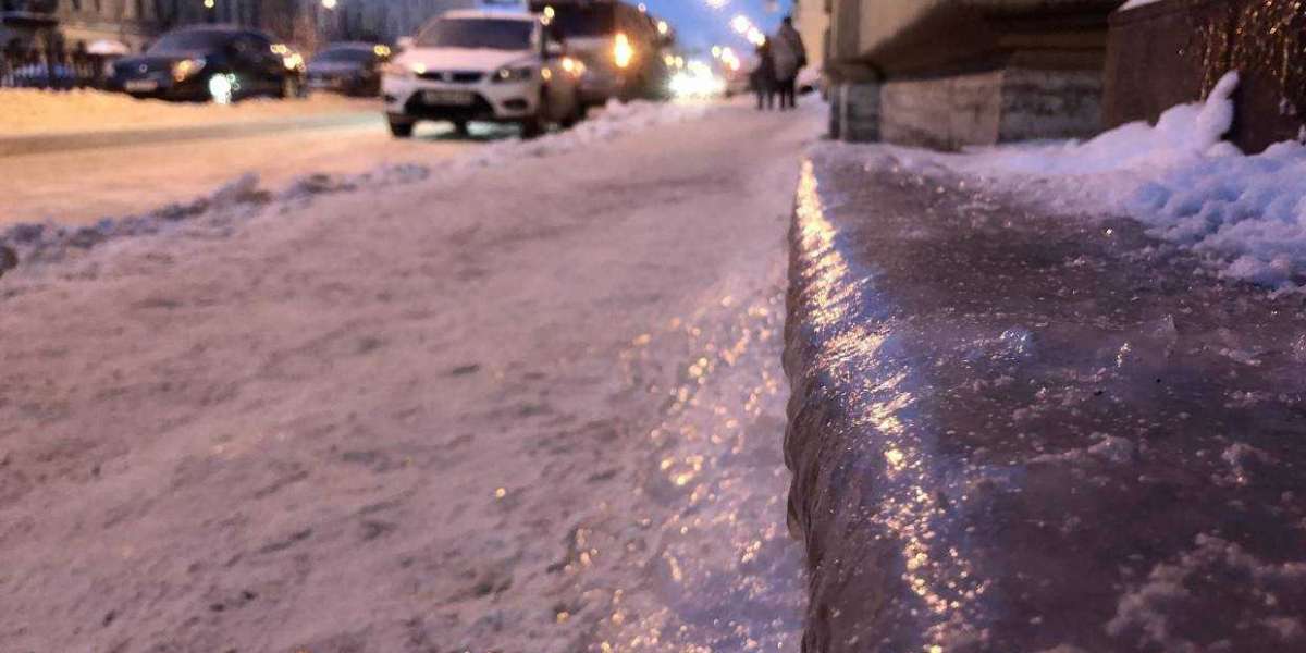 Петербургские дороги – как ледовый каток, но властям на это до лампочки 