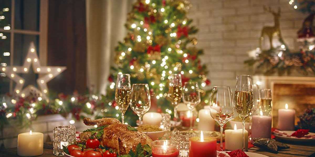 Носки и сладости: россияне составили рейтинг самых бесполезных подарков на Новый год