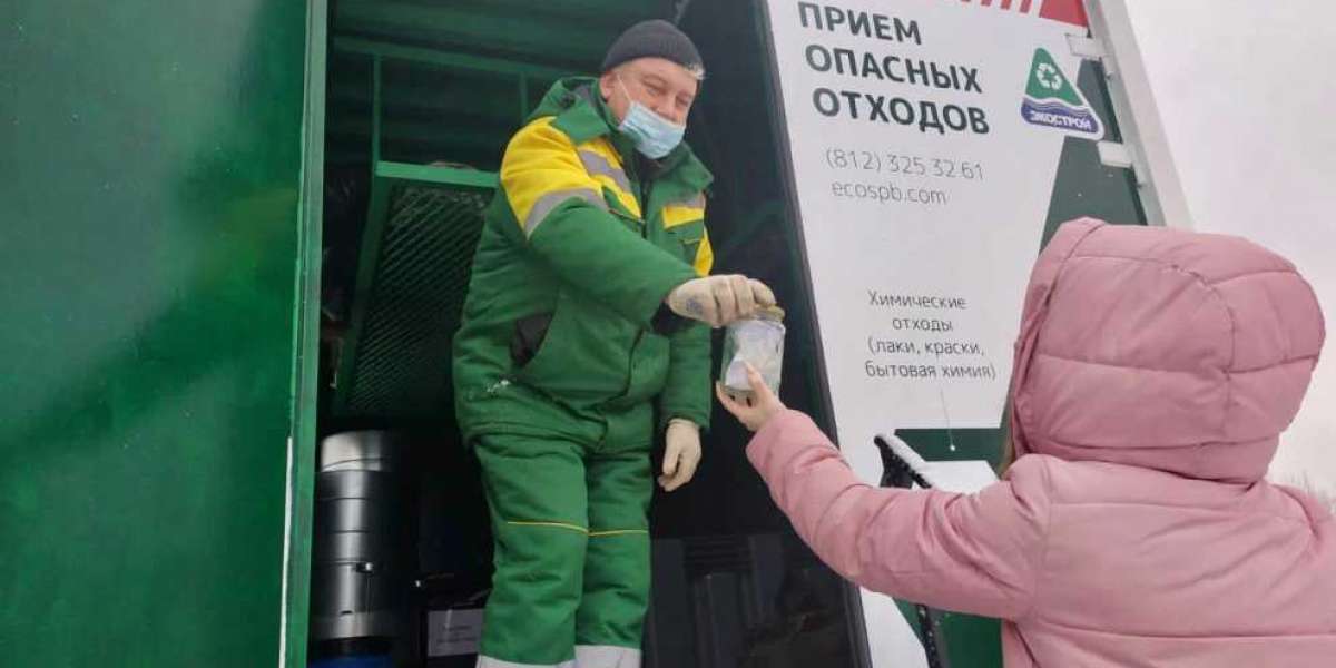 Более 17 тонн опасных отходов поступило в экопункты от петербуржцев