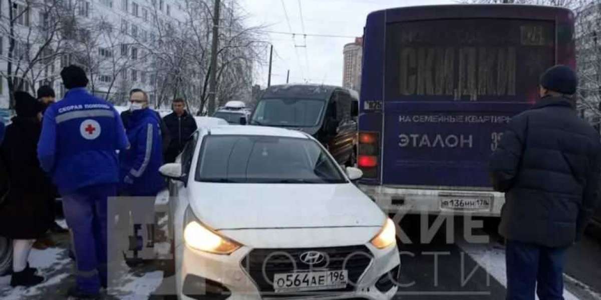 Дети попали в больницу после гонки маршрутчиков на Подвойского