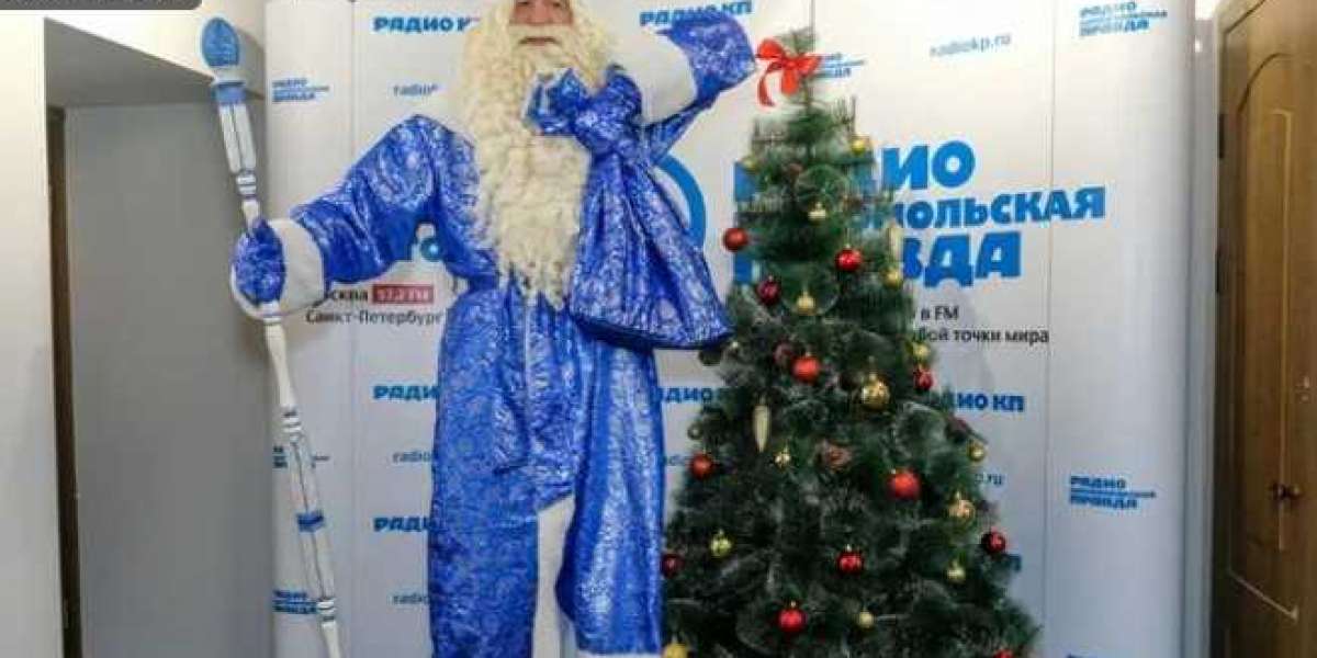 Петербуржца назвали самым высоким Дедом Морозом России