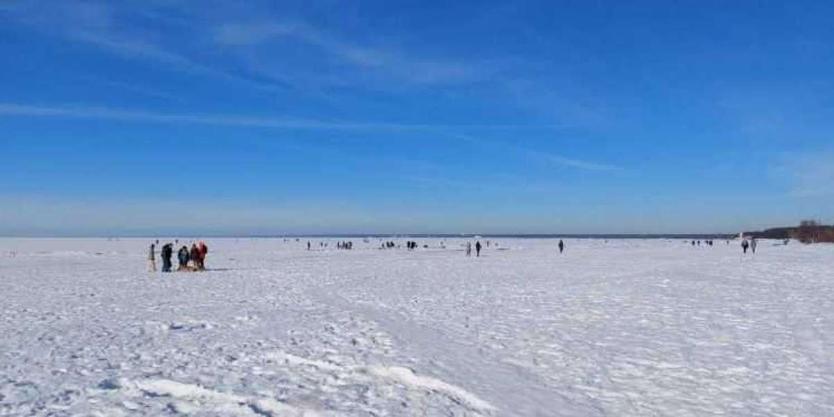 Бессмертные: петербуржцы продолжают игнорировать запрет выхода на лед
