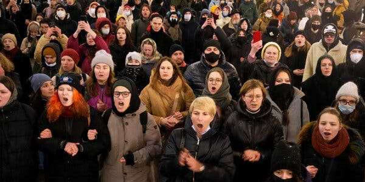 Русофобские гаденыши решили подгадить армии России «антивоенными» протестами