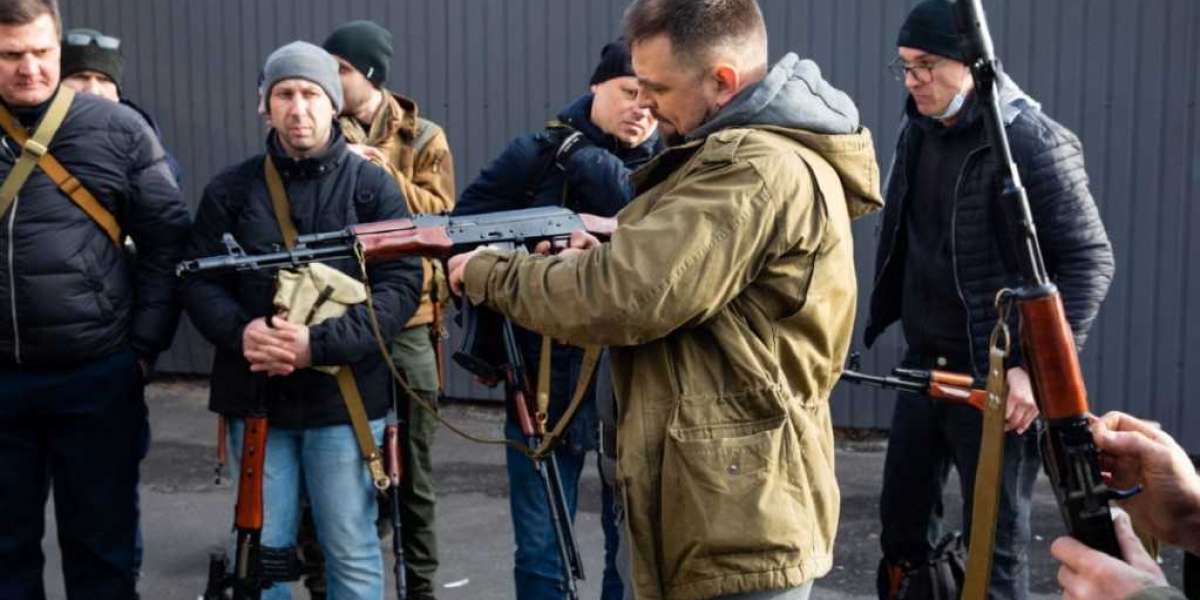 После раздачи оружия в украинских городах начался беспредел