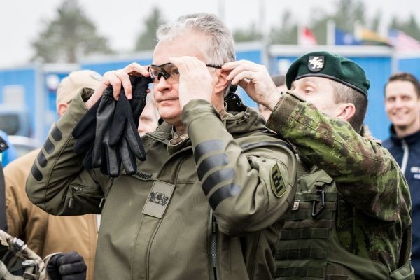 Дело не только в Украине: за что в Литве сливают министра обороны