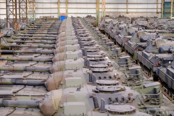 Предприимчивый коллекционер из Бельгии продал 30 стареньких танков «Леопард 1» для ВСУ..