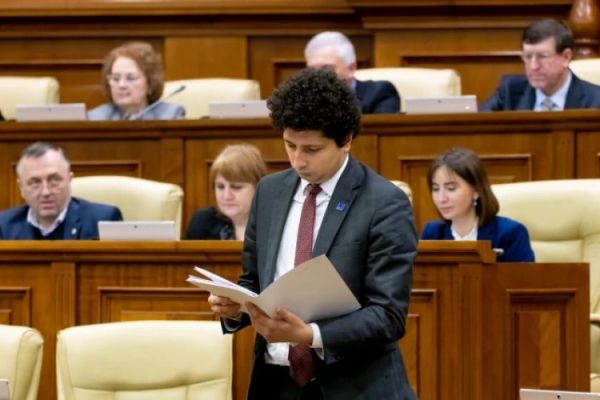 Вотум недоверия к Дорину Речану возмутил депута парламента Молдовы из PAS