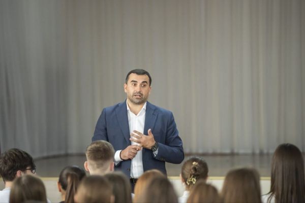 Адриан Албу рассказал студентам-медикам о перспективах кишинёвского здравоохранения..