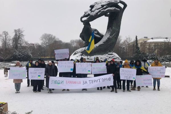 Украинские беженцы провели митинг в Варшаве