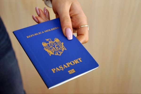 Сразу 7 румынских чиновников подали заявления на получение паспорта Молдовы