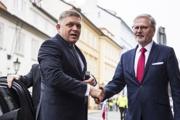 России надо использовать ссору Словакии и Чехии из-за Украины