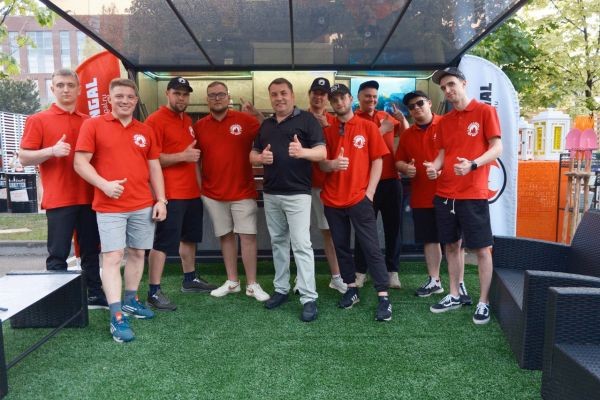 Bestmangal и преемственность поколений: отец и сын Антипины создали ведущий бренд уличных кухонь....