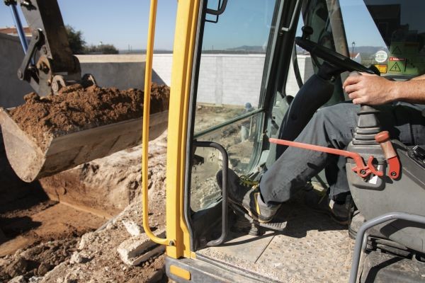 How Excavators Improve Efficiency on Construction Sites