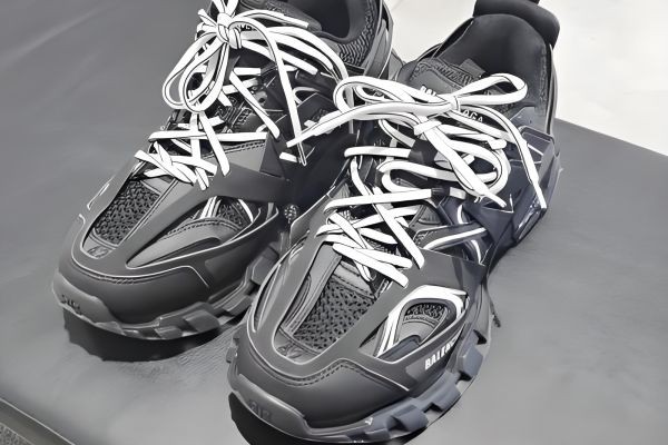 Balenciaga 台灣專櫃指南
