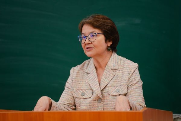 Вопросы подстрочного и художественного перевода обсудили на лекции Всероссийского проекта «Языковая арт-резиденция. Музыка слова»..