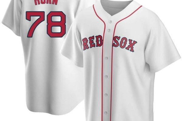 Yankees Anthony Volpe poses with stunning blonde at charity even