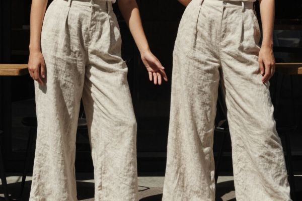 دليل شامل لفهم عالم الدنيم في السعودية: الأنواع، القصّات، العناية، واتجاهات السوق