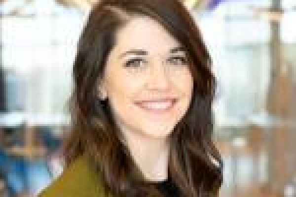 清新、優雅、驚喜:Thom Browne 舞台上的視覺故事