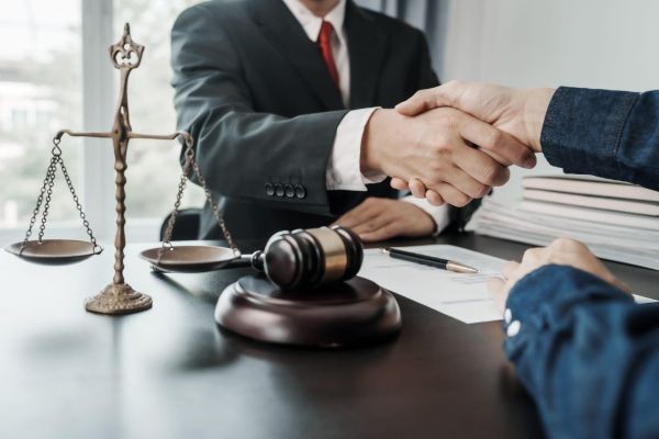 Why Choosing the Best Law Firm in Dubai Matters
